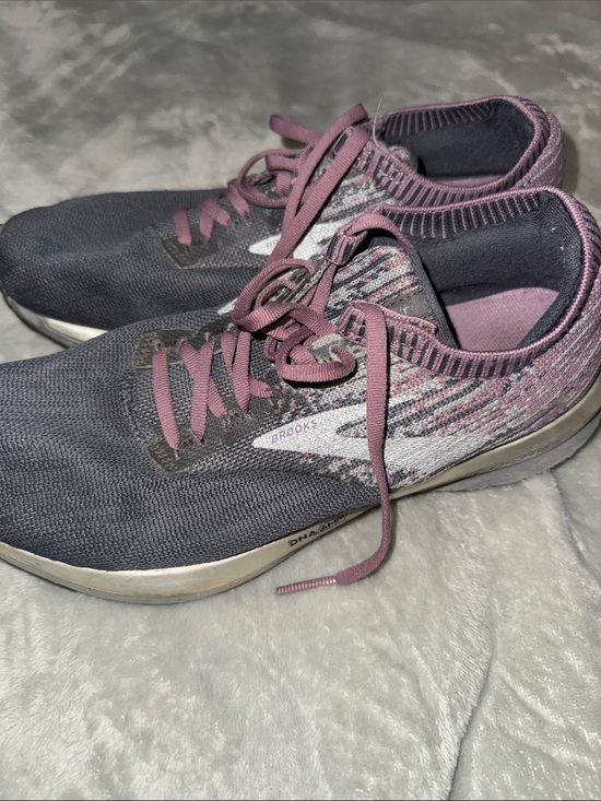 Brooks Shoes - Brooks Women’s Athletic Shoes in Navy and Mauve